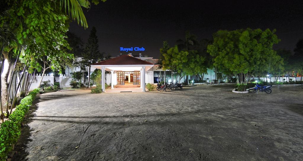 Royal Club Hotel Chennai Esterno foto
