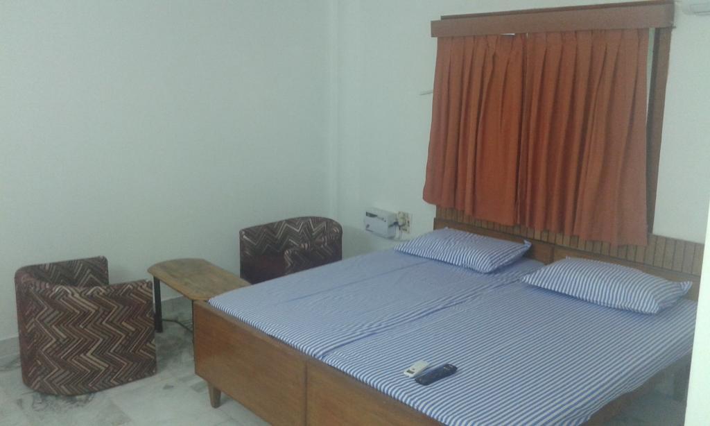 Royal Club Hotel Chennai Esterno foto