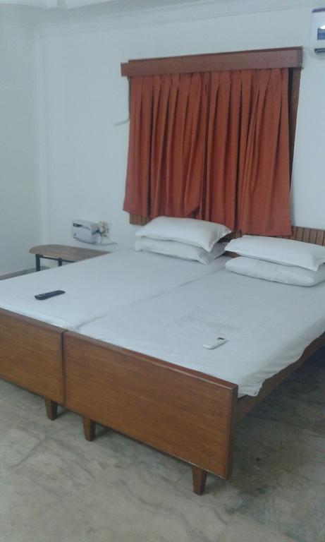 Royal Club Hotel Chennai Esterno foto