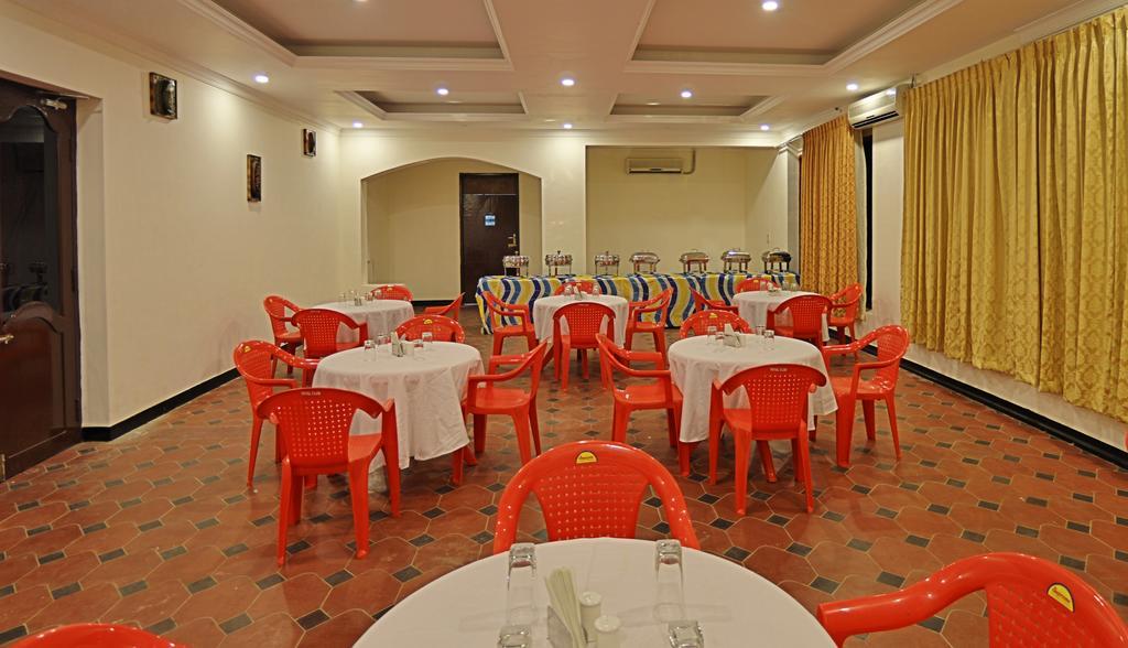 Royal Club Hotel Chennai Esterno foto