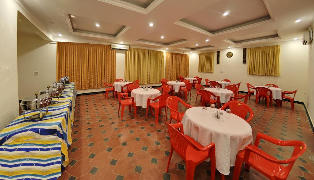 Royal Club Hotel Chennai Esterno foto