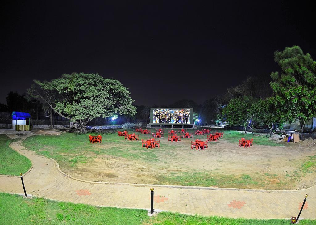 Royal Club Hotel Chennai Esterno foto